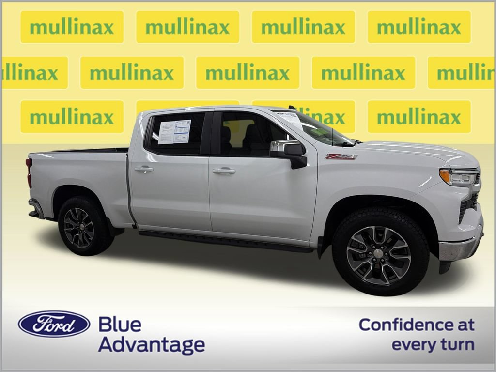 Used 2024 Chevrolet Silverado 1500 LT AWD/4WD image 2