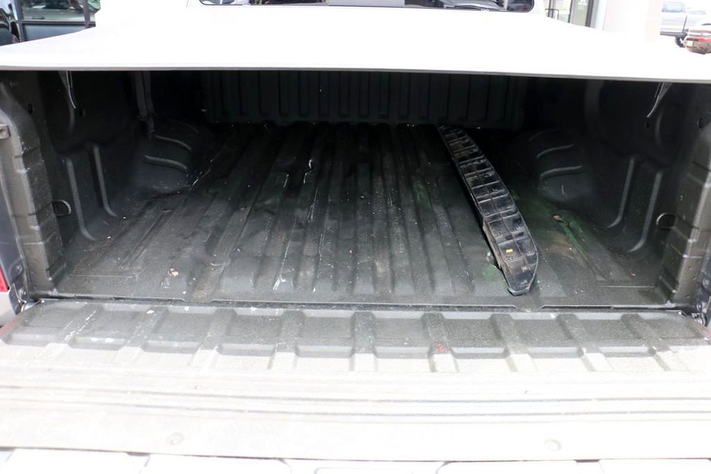Used 2019 Nissan Titan SV AWD/4WD image 32