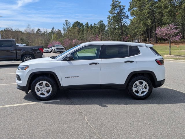 Used 2022 Jeep Compass Sport image 2