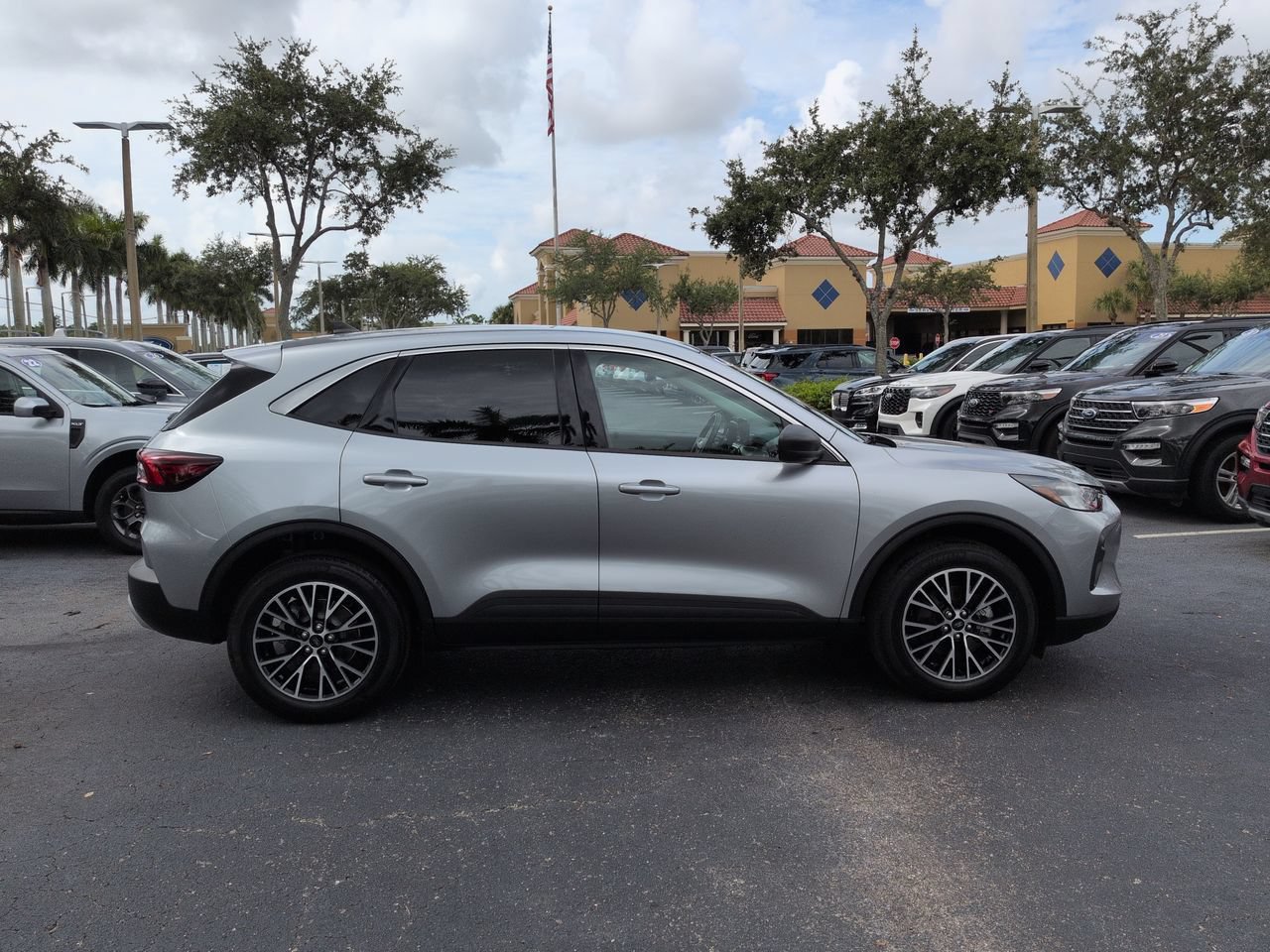 Certified 2023 Ford Escape Active AWD/4WD image 3