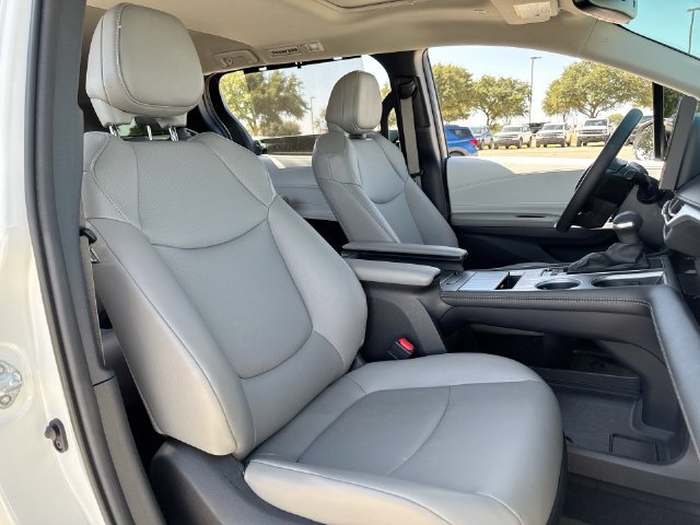 Used 2025 Toyota Sienna XLE AWD/4WD image 26