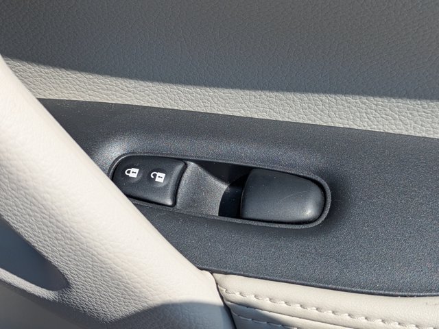 Used 2021 Nissan Rogue Sport SL FWD image 35