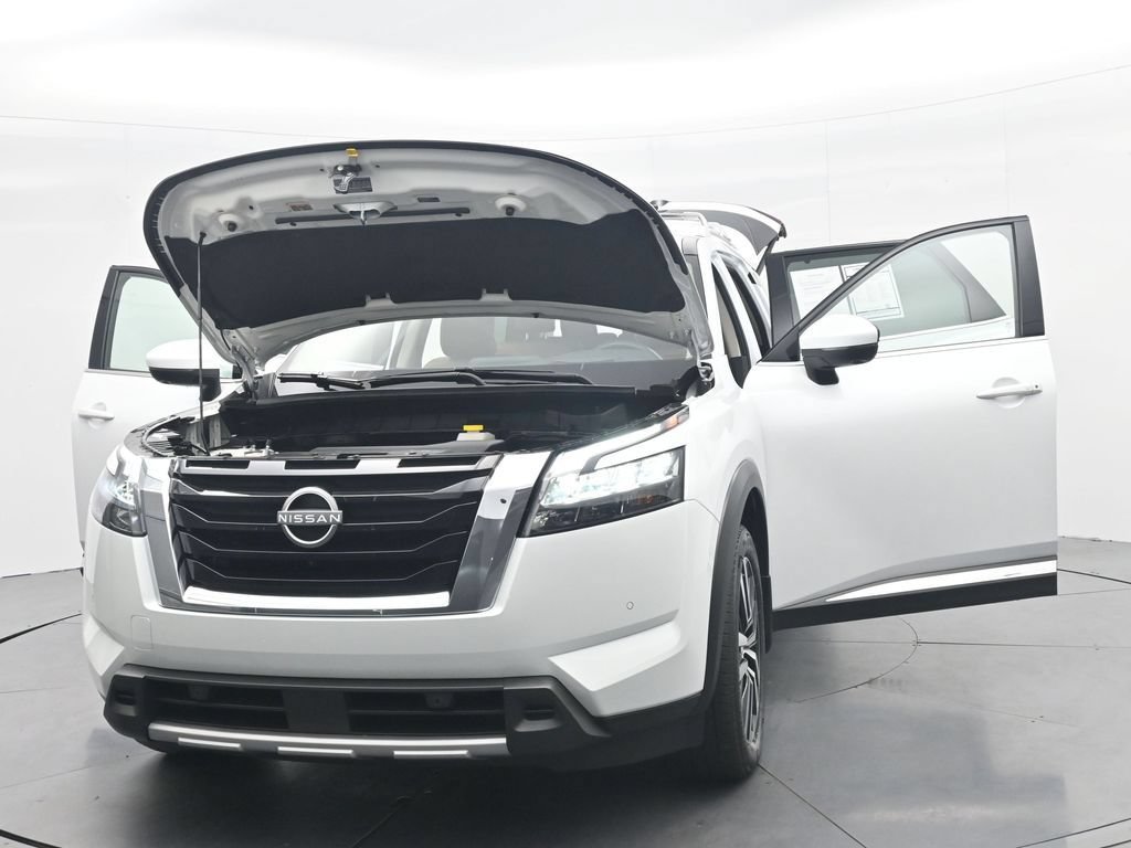 Used 2025 Nissan Pathfinder Platinum FWD image 51