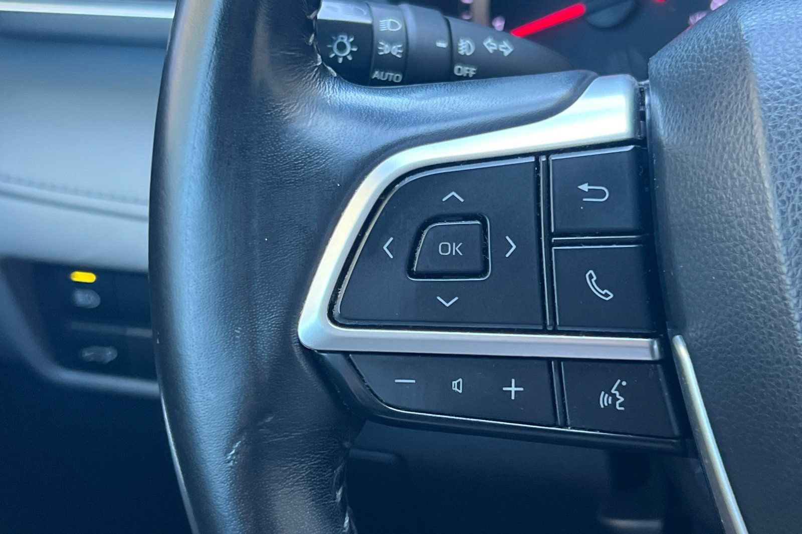 Used 2022 Toyota Highlander LE FWD image 35