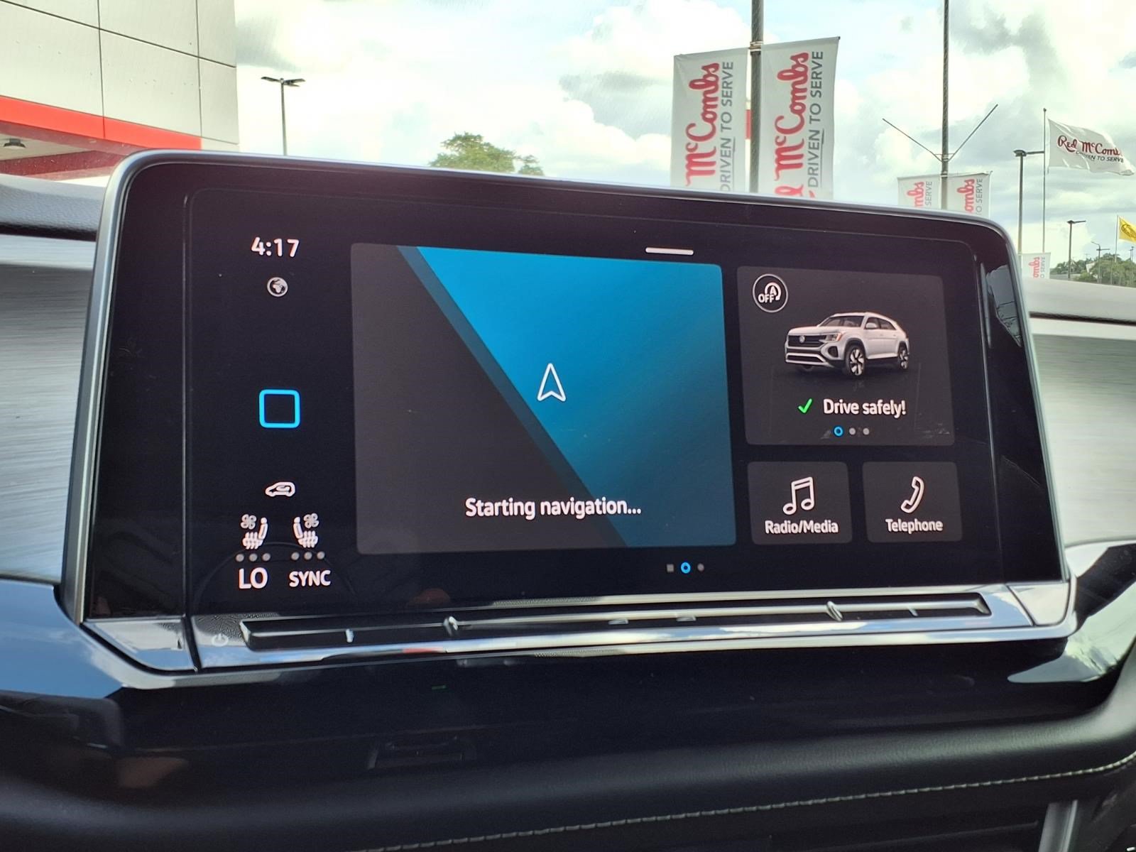 Used 2024 Volkswagen Atlas Cross Sport SE FWD image 17
