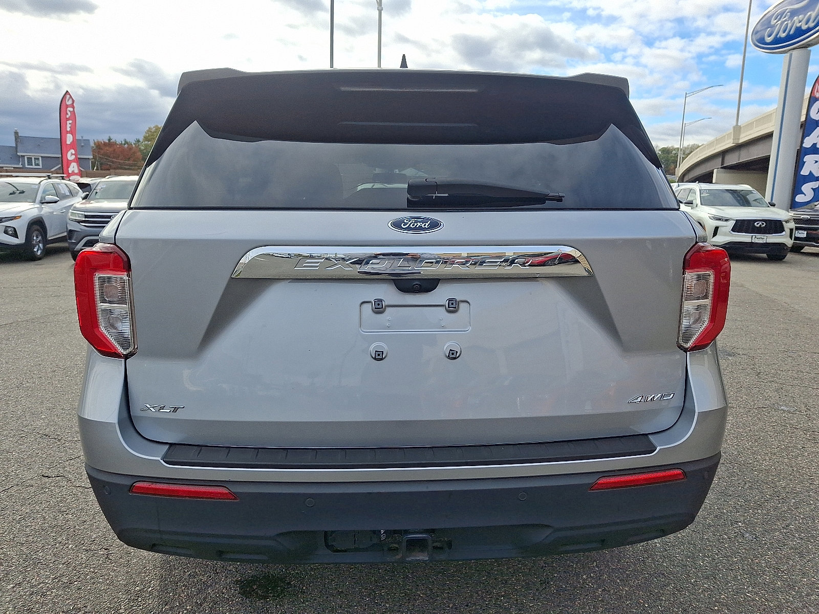 Certified 2022 Ford Explorer XLT w/ Class IV Trailer Tow Package image 3