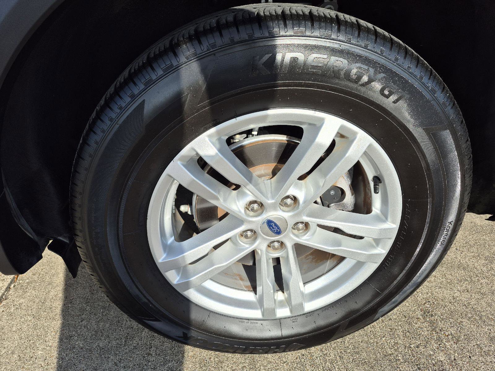 Certified 2022 Ford Explorer XLT w/ Equipment Group 202A image 5