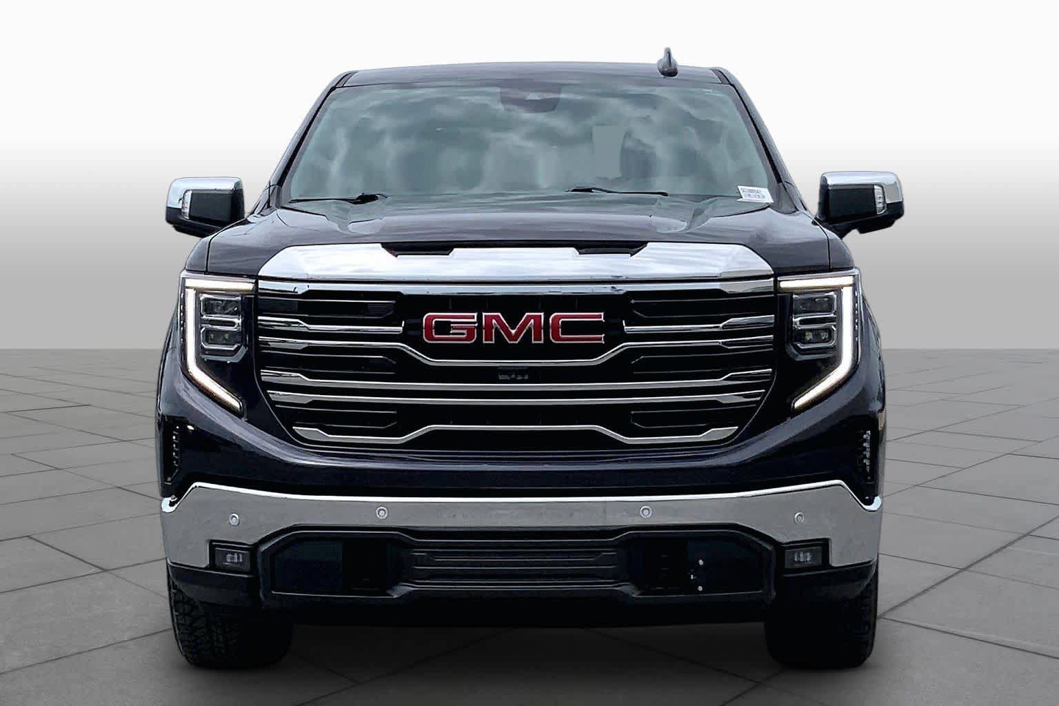Used 2025 GMC Sierra 1500 SLT w/ SLT Premium Plus Package AWD/4WD image 4