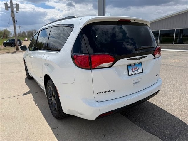 Used 2020 Chrysler Pacifica Touring-L AWD/4WD image 4