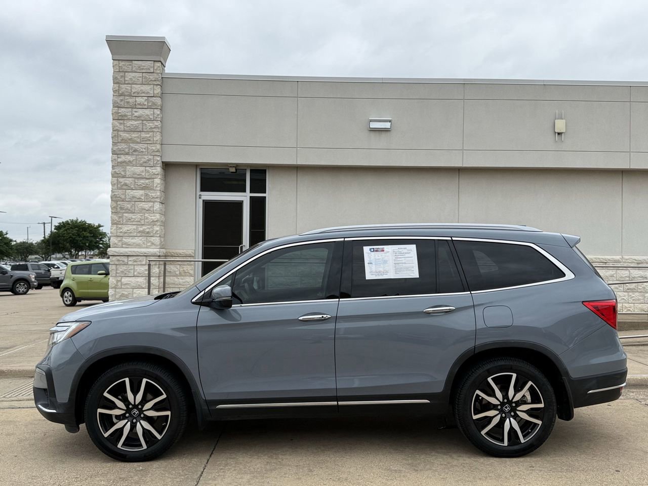 Used 2022 Honda Pilot Touring image 3