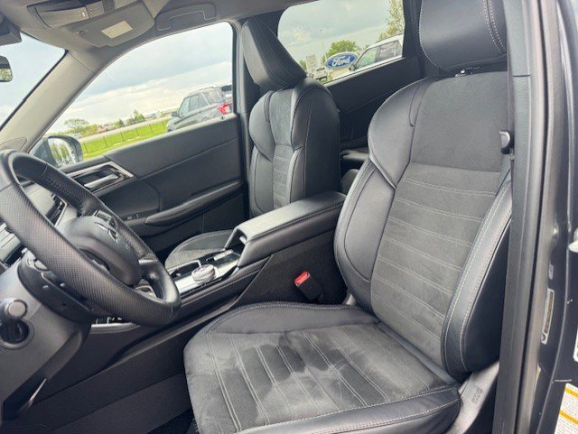 Used 2025 Mitsubishi Outlander SE AWD/4WD image 13