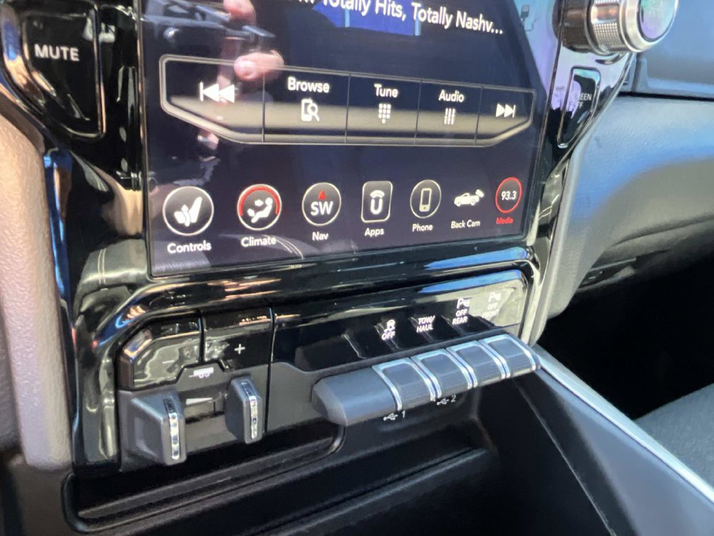 Used 2020 RAM 1500 Big Horn AWD/4WD image 38