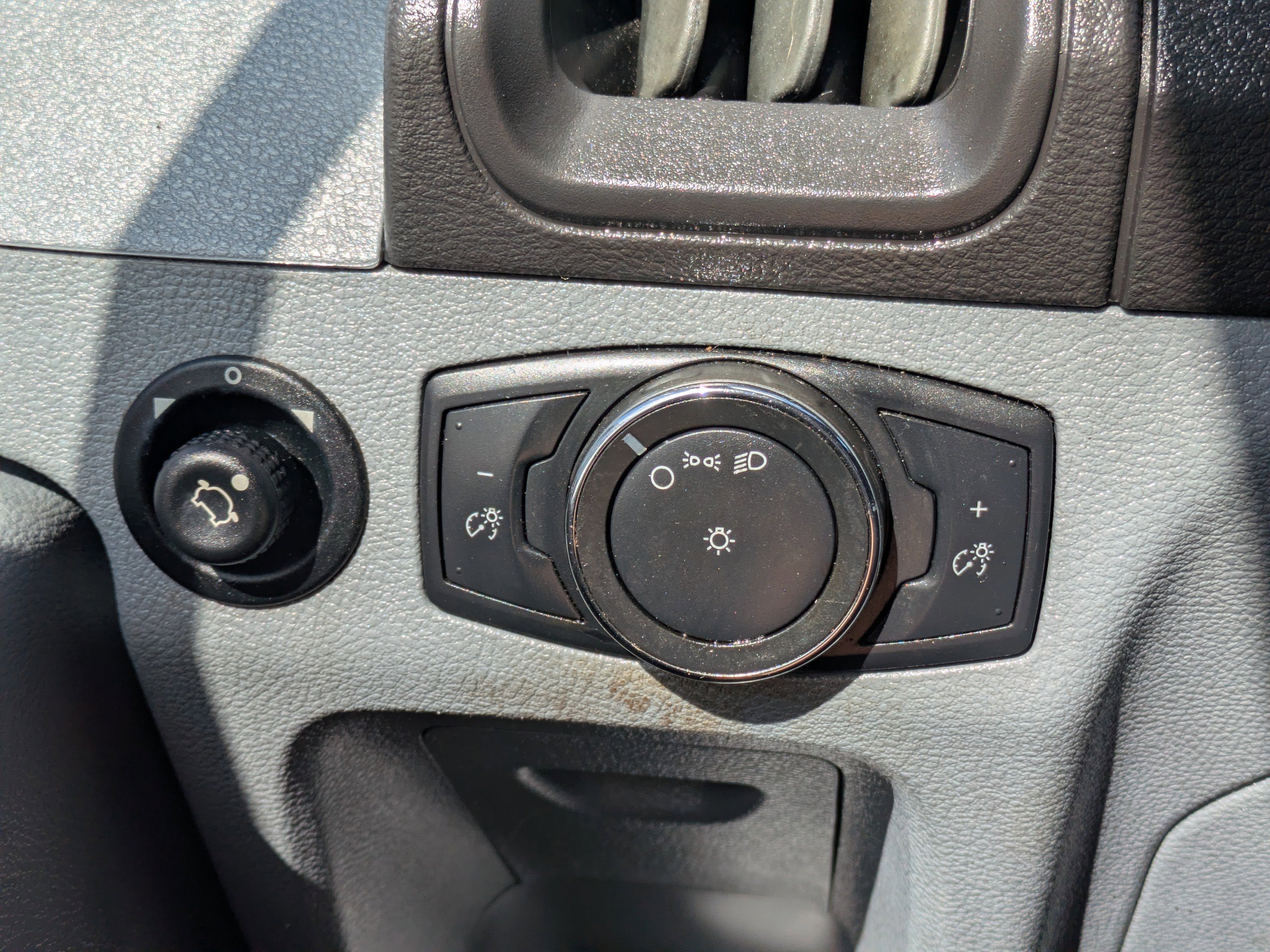 Certified 2019 Ford Transit 150 130 Low Rf w/ Interior Upgrade Package image 24