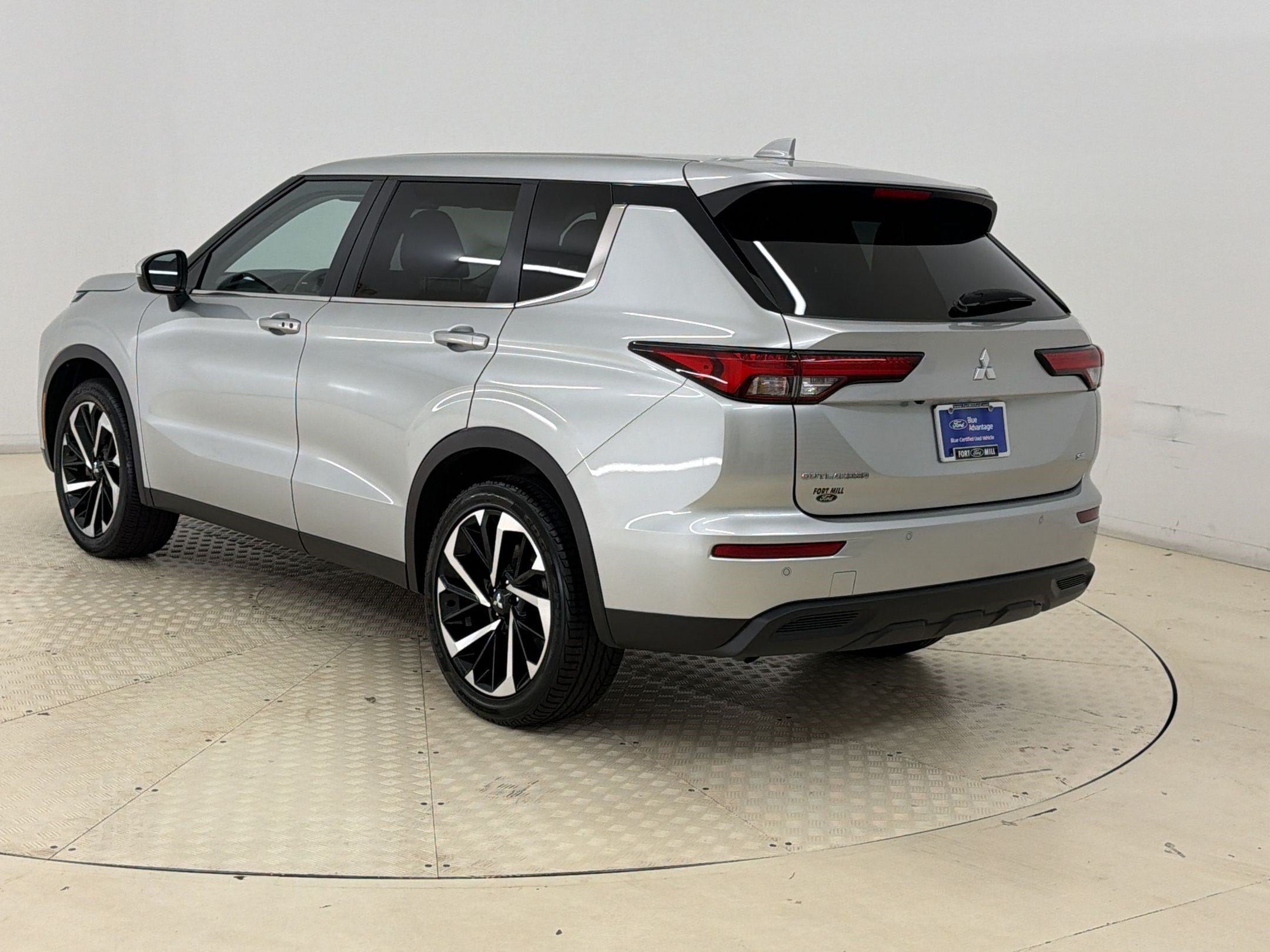 Used 2024 Mitsubishi Outlander SE FWD image 3