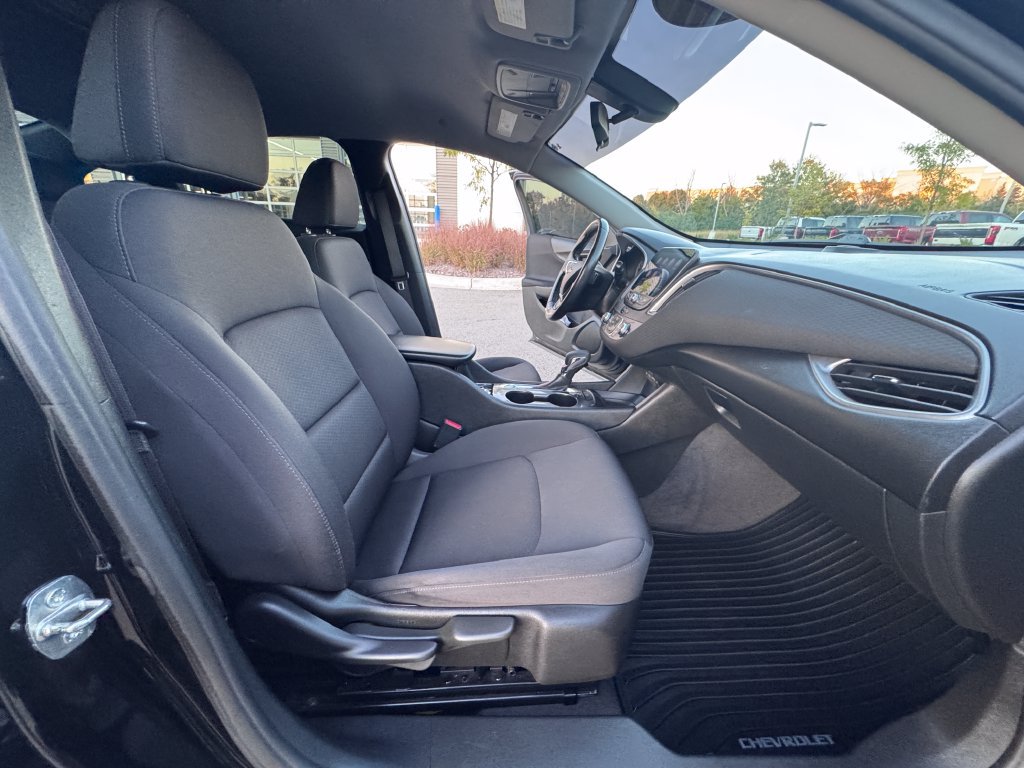 Used 2021 Chevrolet Malibu RS FWD image 25