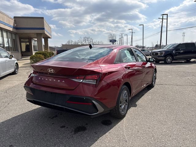 Used 2024 Hyundai Elantra SEL image 7