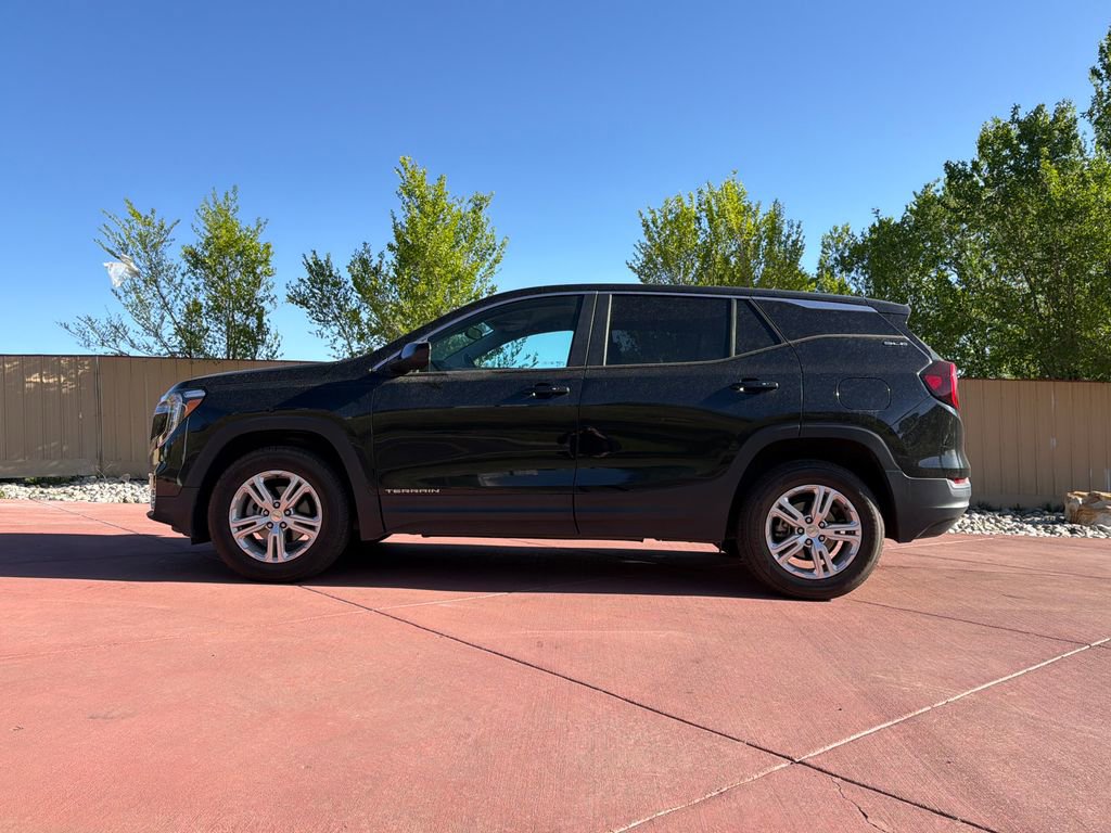 Used 2024 GMC Terrain SLE image 4