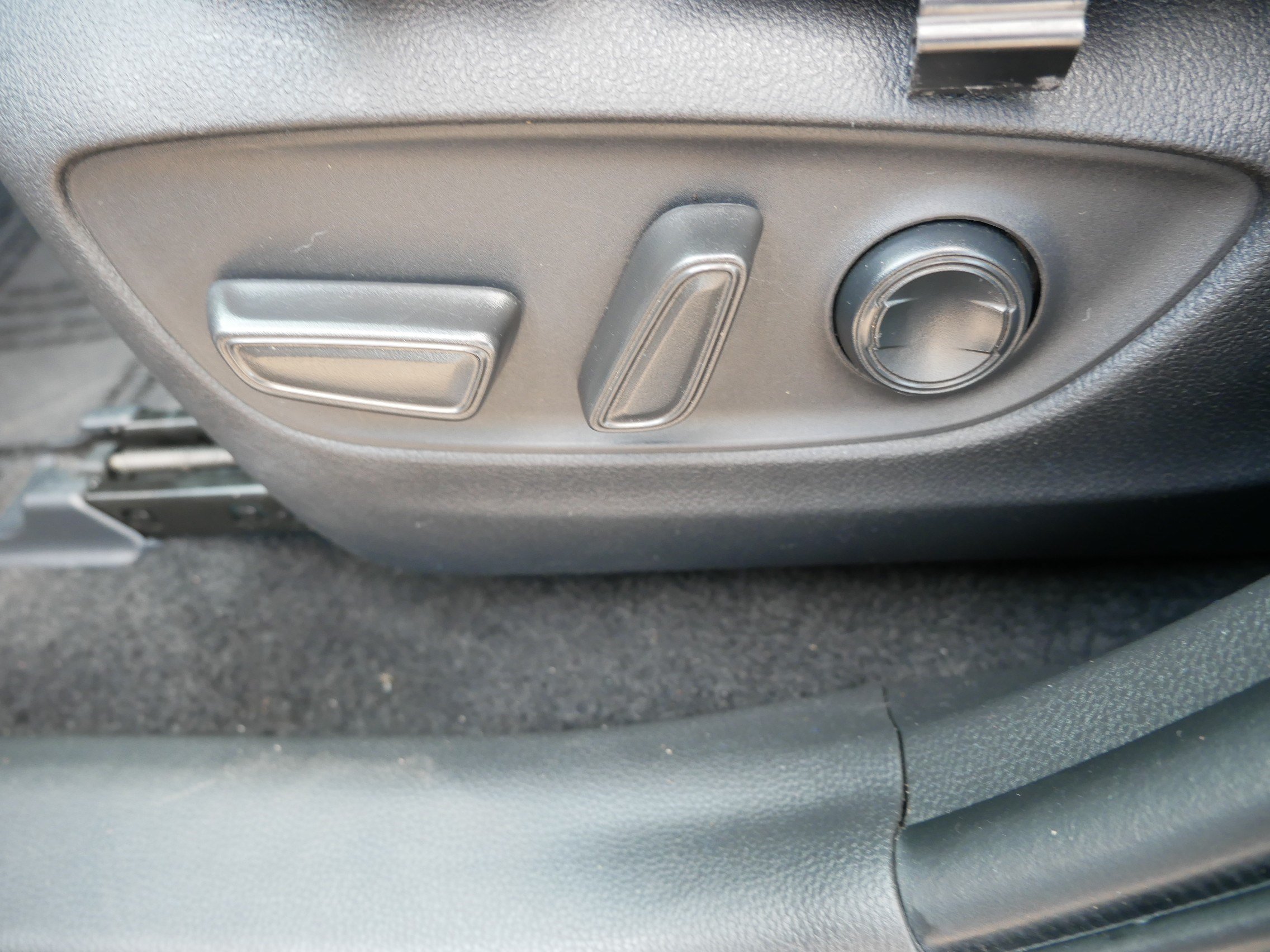 Used 2025 Toyota RAV4 XLE AWD/4WD image 19
