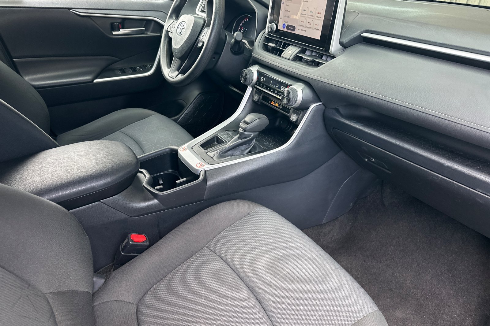 Used 2025 Toyota RAV4 XLE FWD image 15