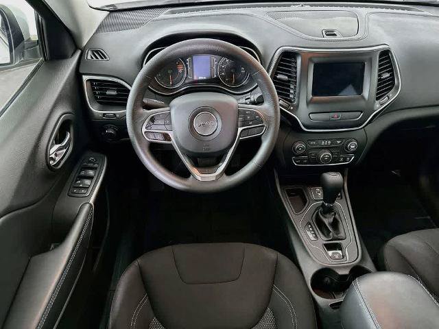 Used 2020 Jeep Cherokee Latitude FWD image 9