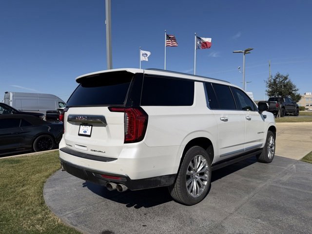 Used 2023 GMC Yukon XL Denali w/ Denali Reserve Package image 3