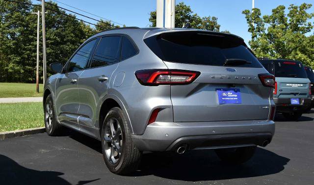Certified 2023 Ford Escape ST-Line w/ Tech Pack #1 AWD/4WD image 3