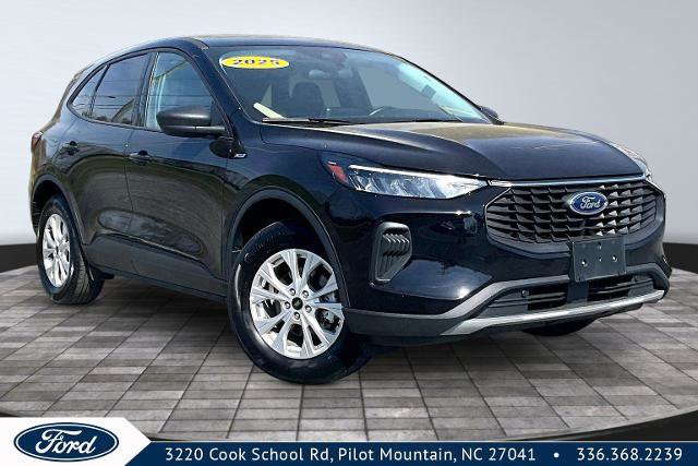Certified 2025 Ford Escape Active AWD/4WD image 1