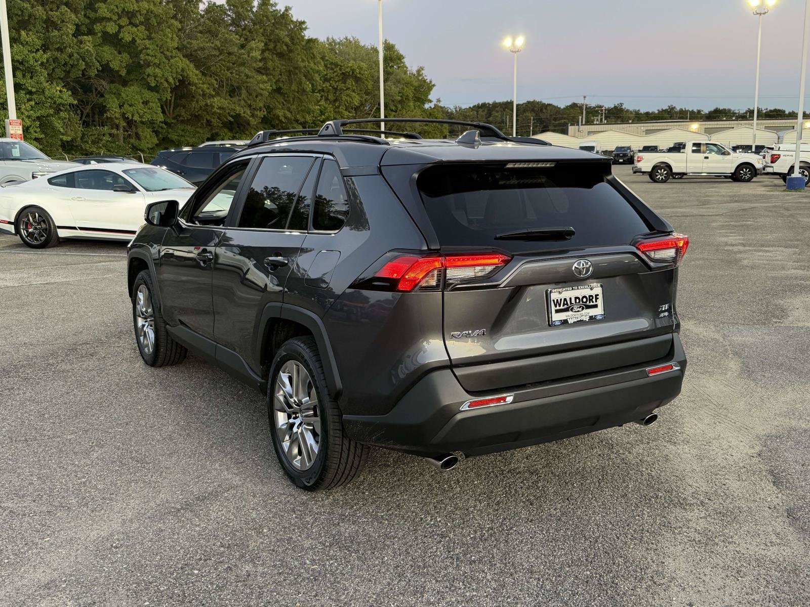 Used 2019 Toyota RAV4 XLE Premium w/ Cold Weather Package AWD/4WD image 4