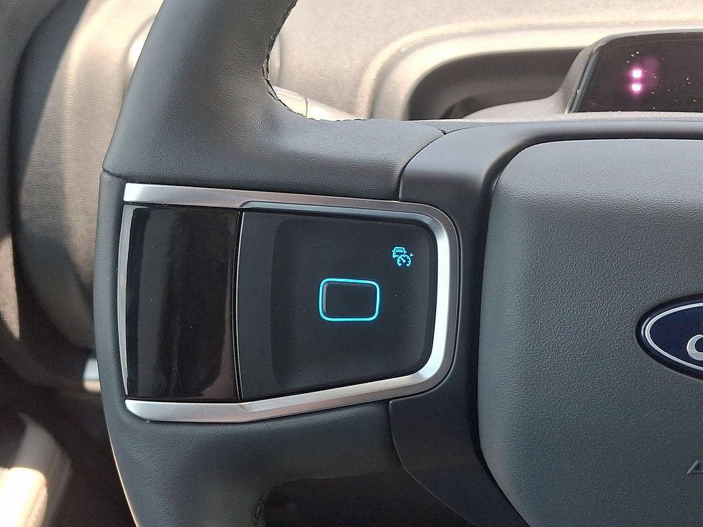 Certified 2025 Ford Expedition Active AWD/4WD image 23
