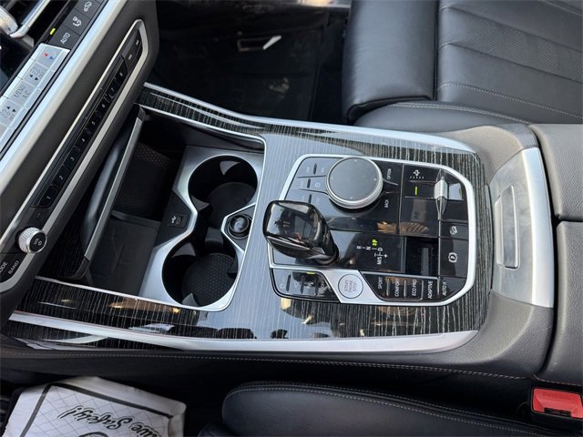 Used 2022 BMW X7 M50i w/ Cold Weather Package image 33