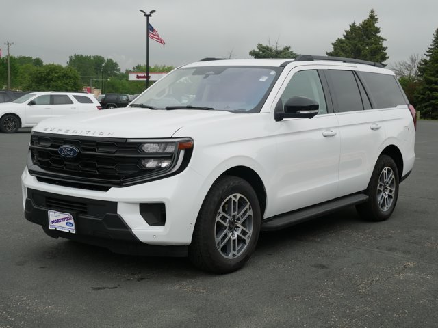 Certified 2025 Ford Expedition Active AWD/4WD image 4