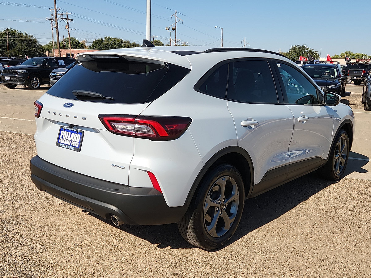 Certified 2025 Ford Escape ST-Line Select AWD/4WD image 4