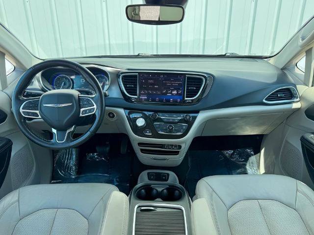 Used 2021 Chrysler Pacifica Touring-L FWD image 32