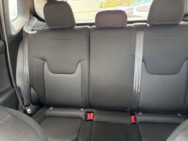 Used 2023 Jeep Renegade Latitude AWD/4WD image 28