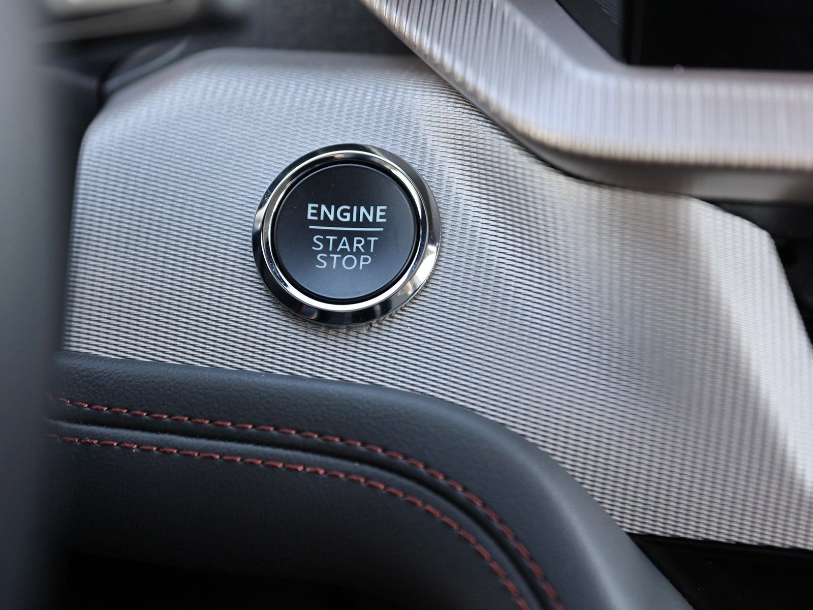 Certified 2025 Ford Explorer Active image 31