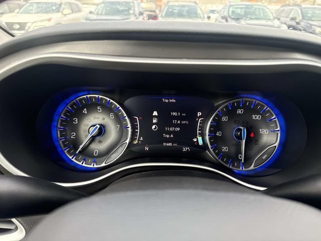 Used 2024 Chrysler Pacifica Touring-L FWD image 38