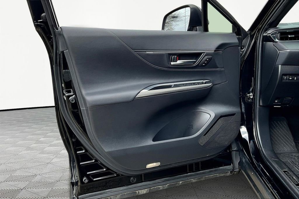 Used 2022 Toyota Venza XLE image 23