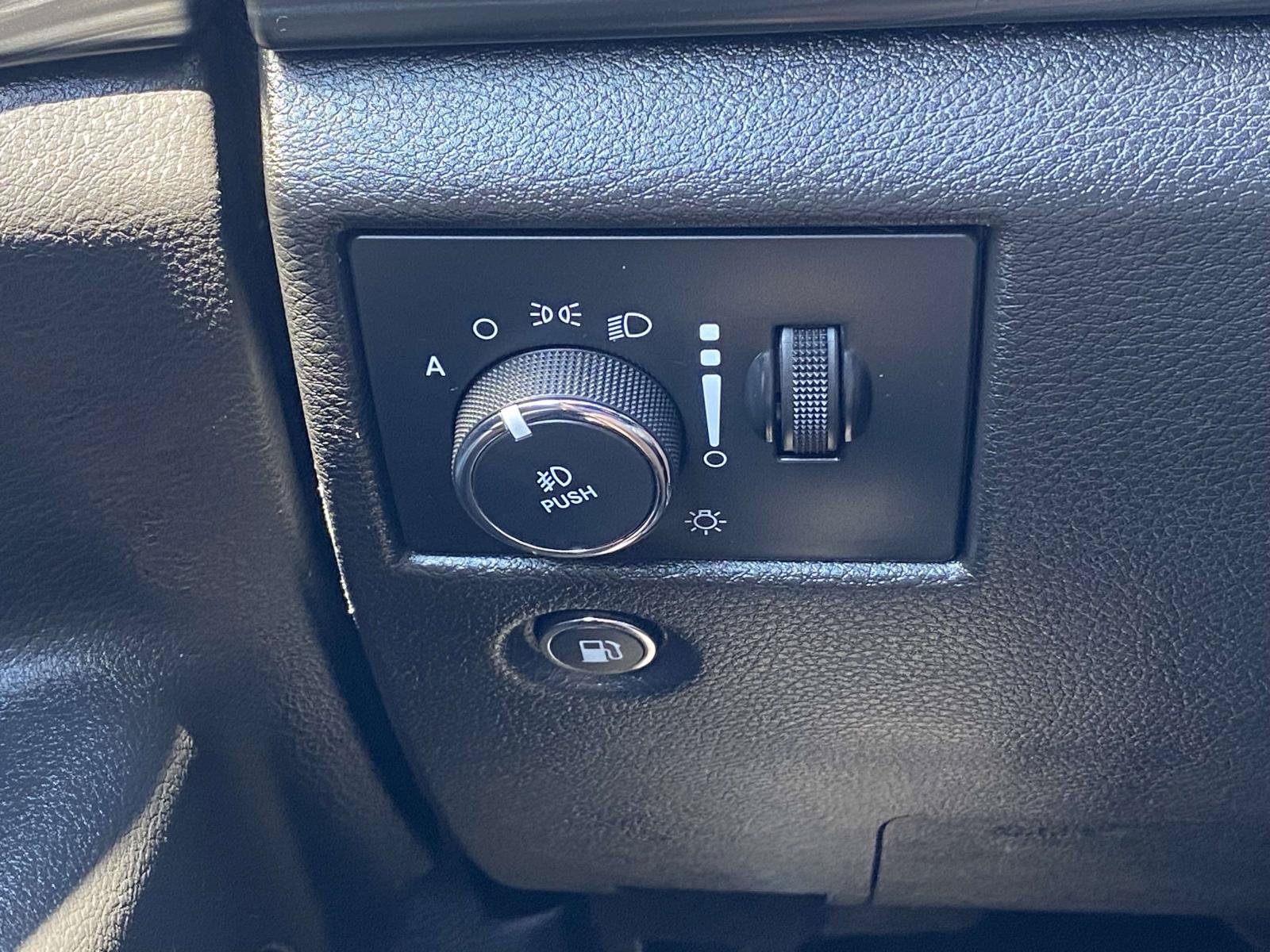 Used 2021 Jeep Grand Cherokee Laredo X RWD image 18