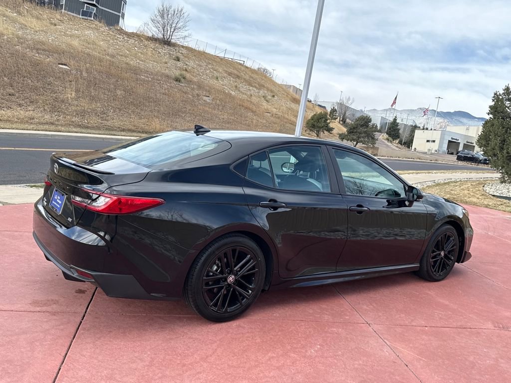 Used 2025 Toyota Camry SE image 7