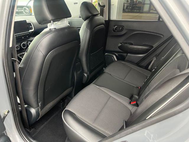 Used 2023 Hyundai Venue Limited FWD image 15
