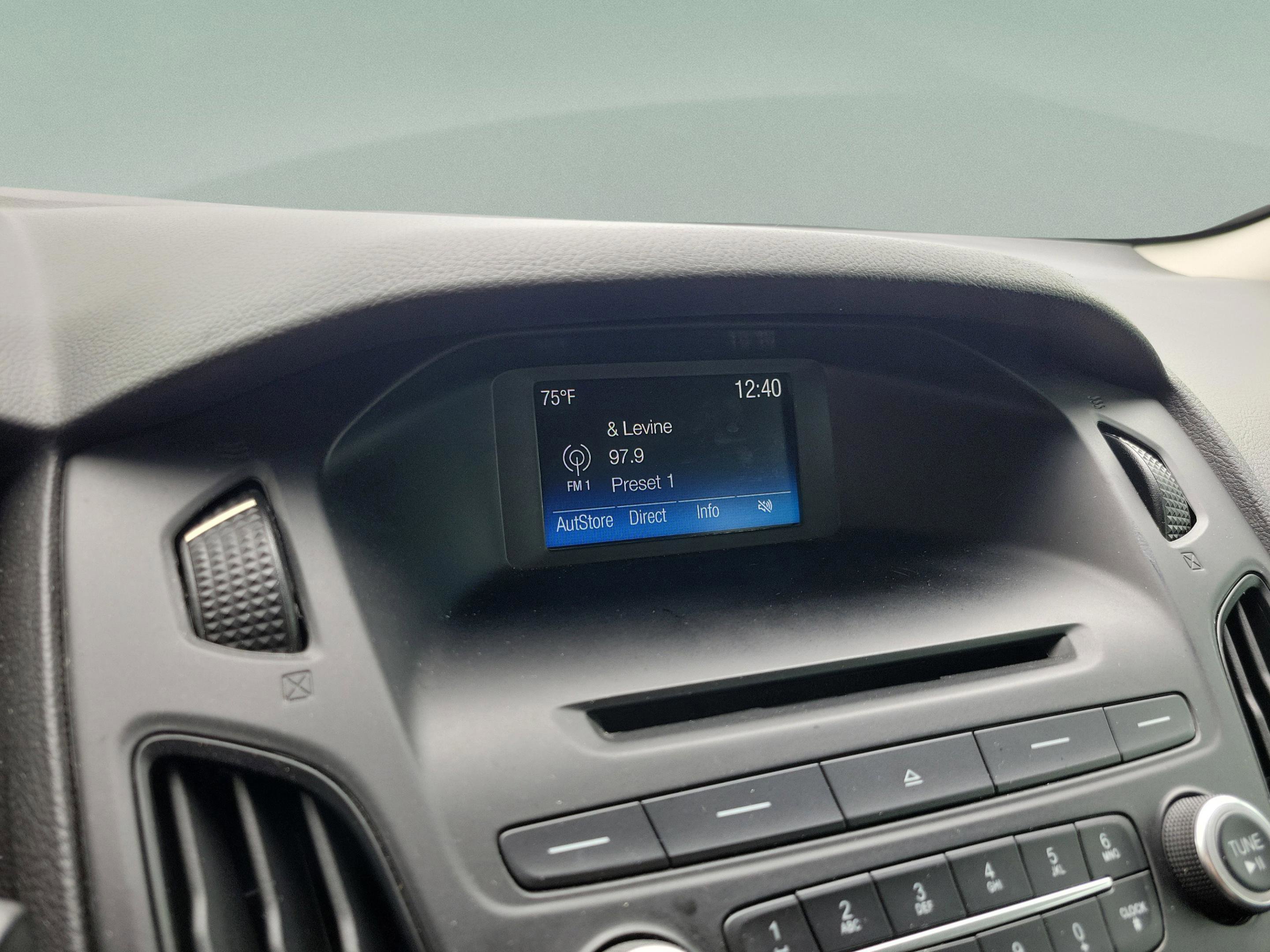 Certified 2017 Ford Focus SE FWD image 27