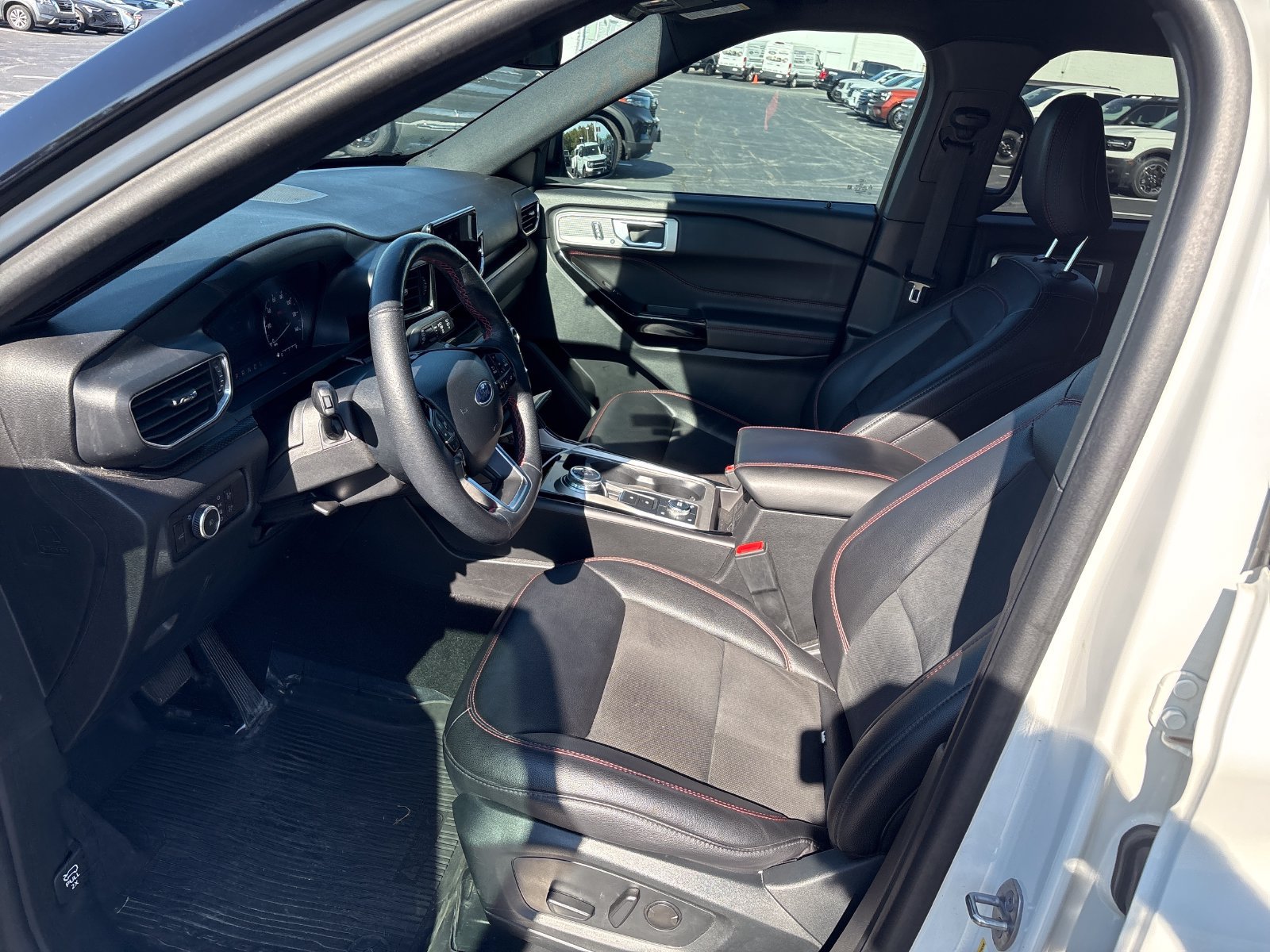 Certified 2024 Ford Explorer ST-Line w/ Class IV Trailer Tow Package AWD/4WD image 11