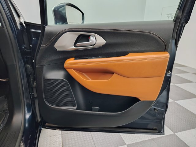 Used 2024 Chrysler Pacifica Pinnacle FWD image 30