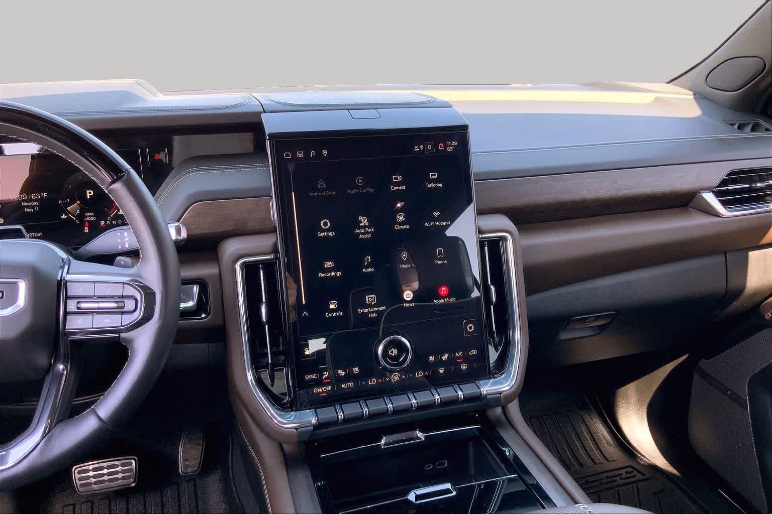 Used 2025 GMC Yukon Denali Ultimate AWD/4WD image 6