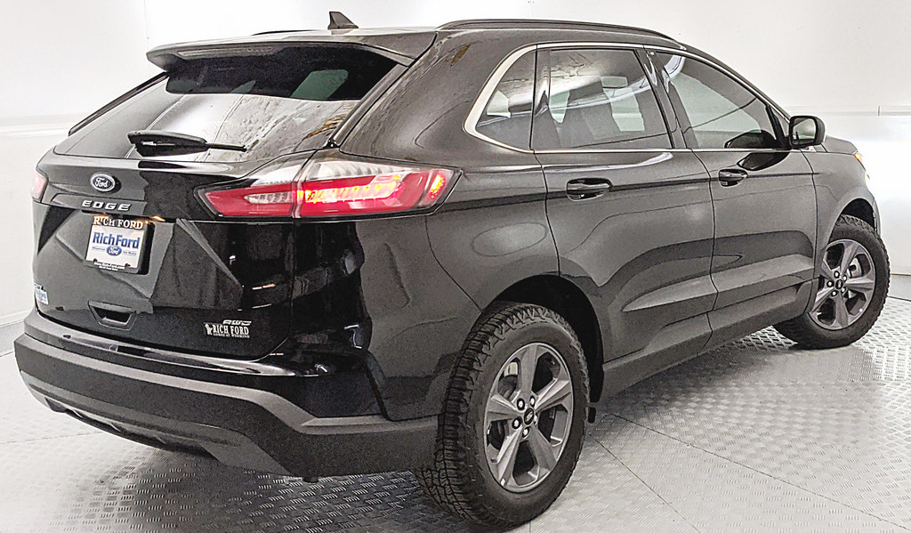 Certified 2022 Ford Edge SEL w/ Sport Appearance Package AWD/4WD image 3