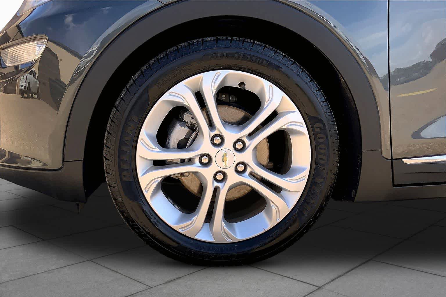 Used 2017 Chevrolet Bolt LT FWD image 10