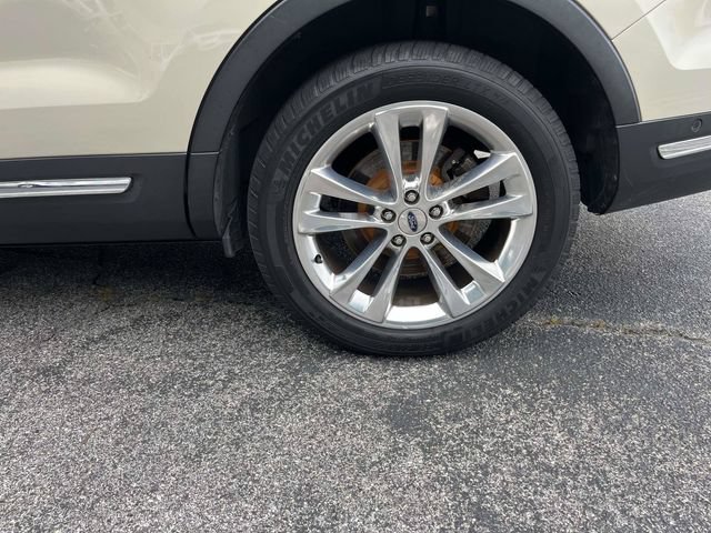 Certified 2018 Ford Explorer Limited w/ Equipment Group 301A FWD image 11