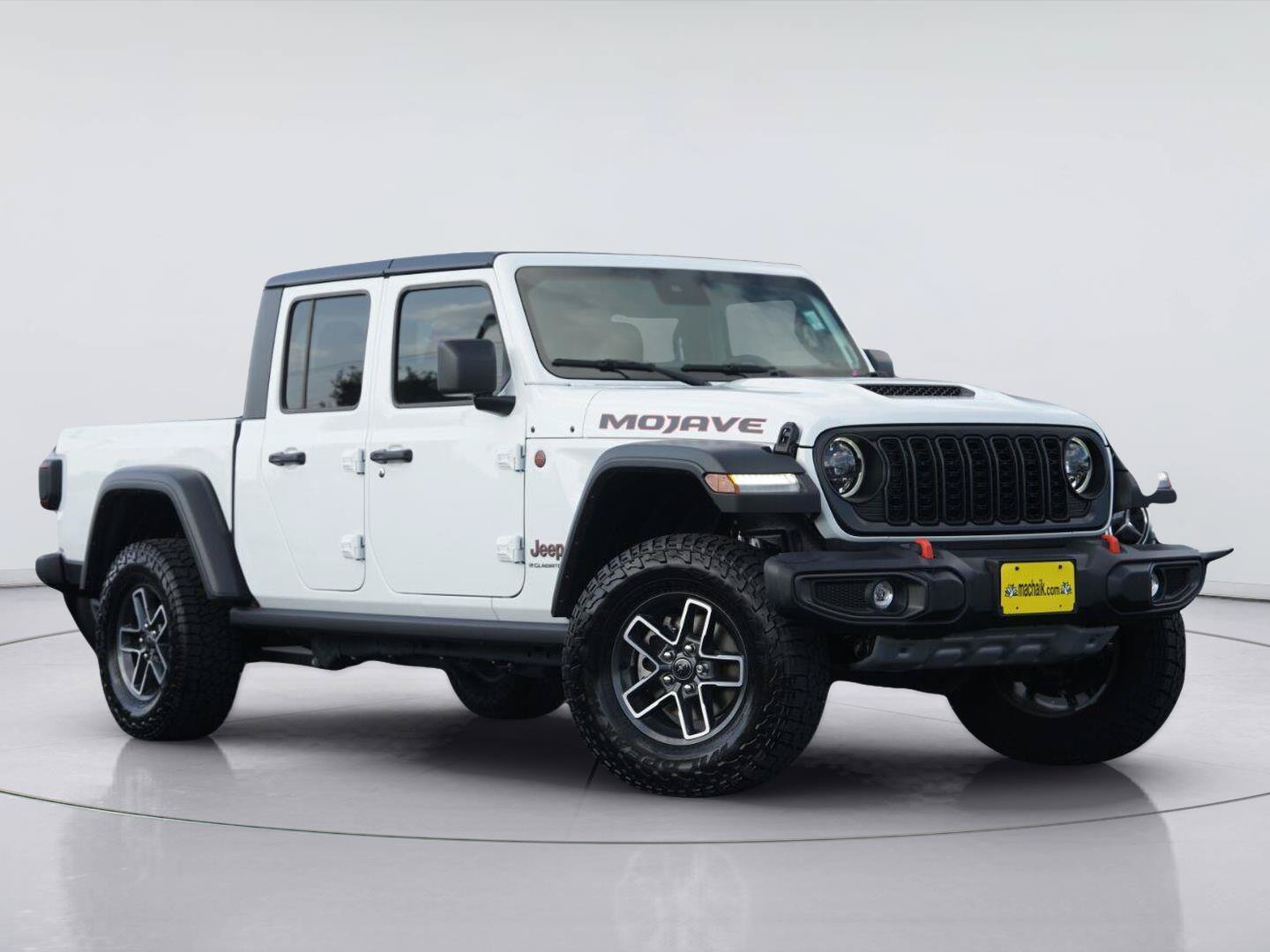 Used 2025 Jeep Gladiator Mojave w/ Convenience Group AWD/4WD image 2