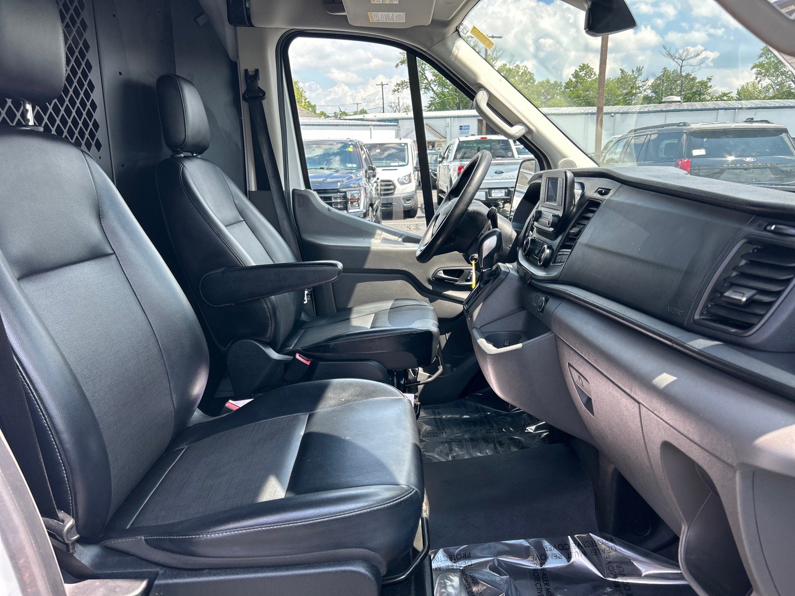 Certified 2020 Ford Transit 150 Medium Roof RWD image 15