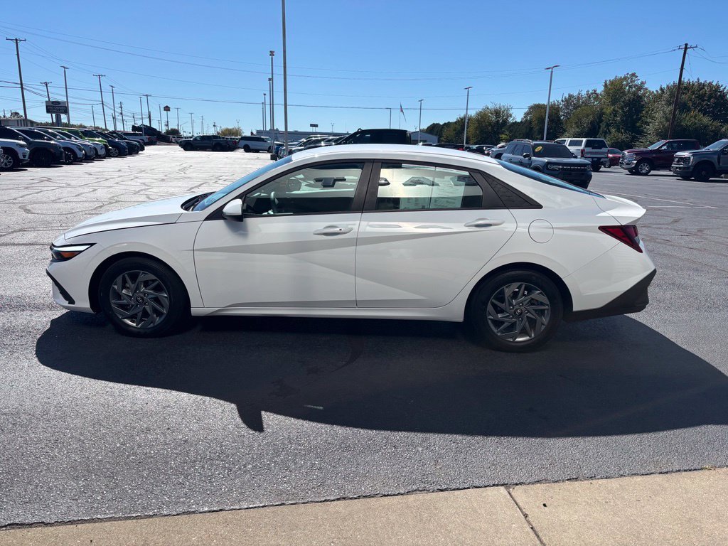 Used 2024 Hyundai Elantra SEL FWD image 8